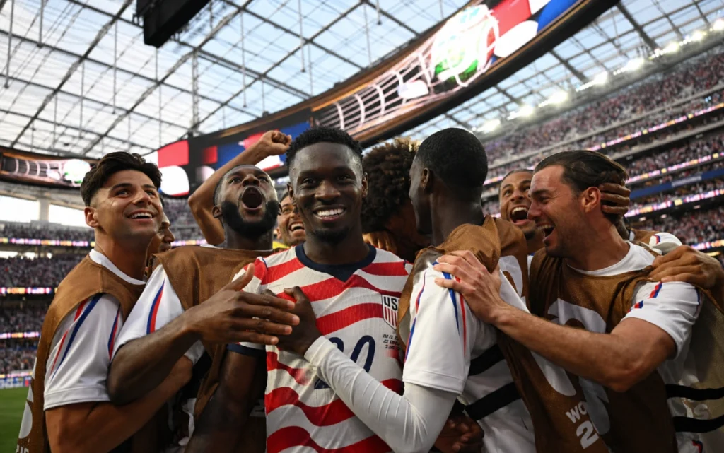Folarin Balogun celebra su doblete en el Estados Unidos 4-1 Paraguay por el Mundial 2026